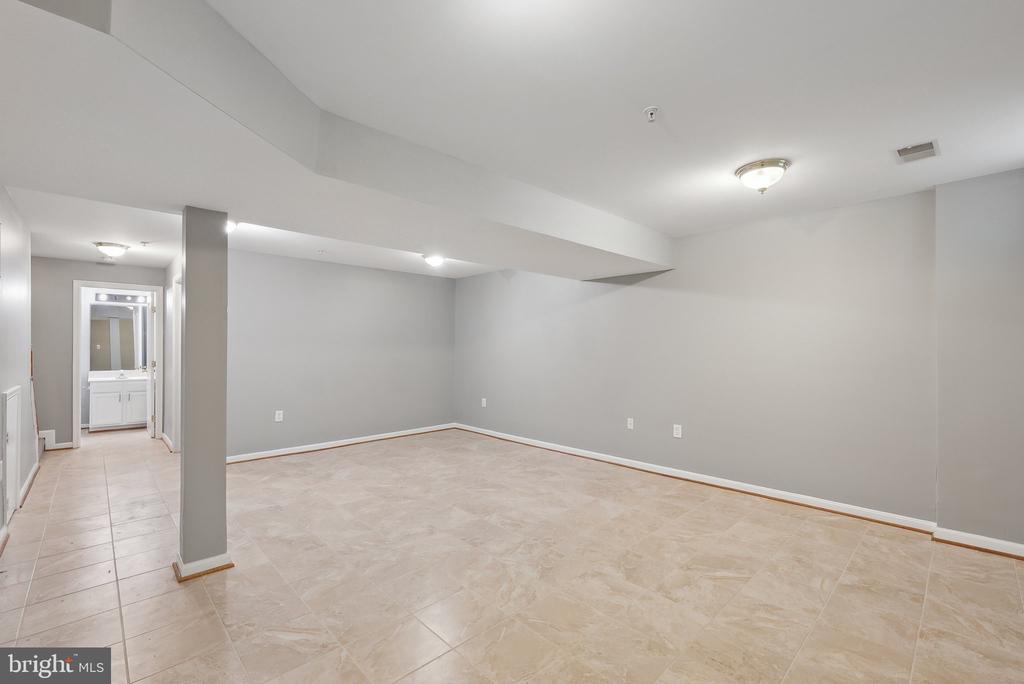 7006 RENWICK COURT