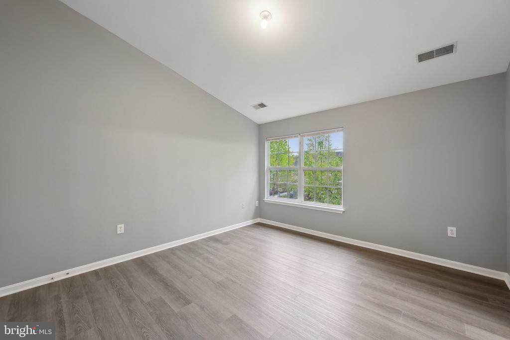 7006 RENWICK COURT