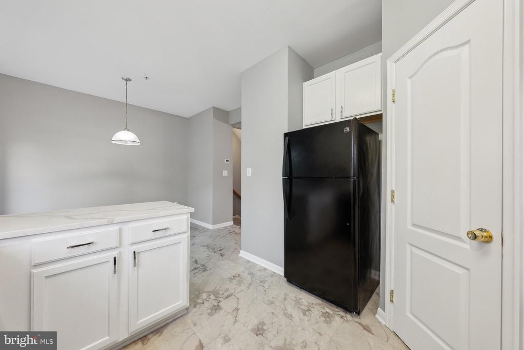 7006 RENWICK COURT