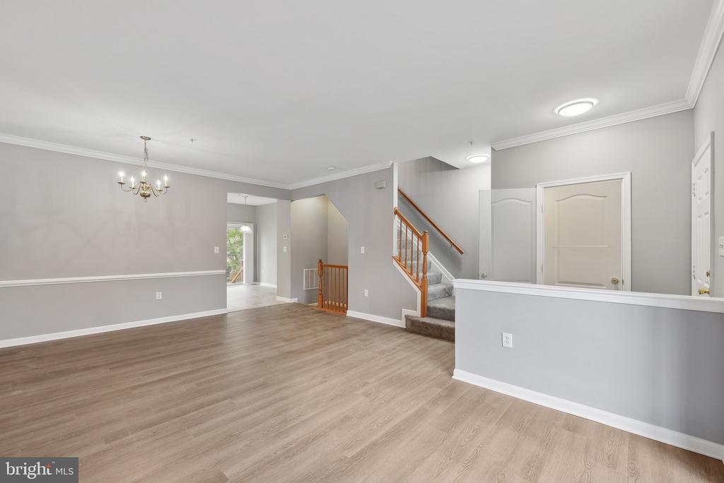 7006 RENWICK COURT
