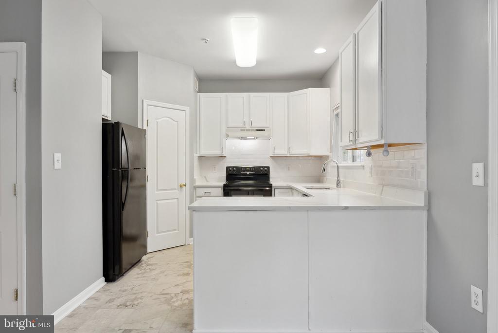 7006 RENWICK COURT