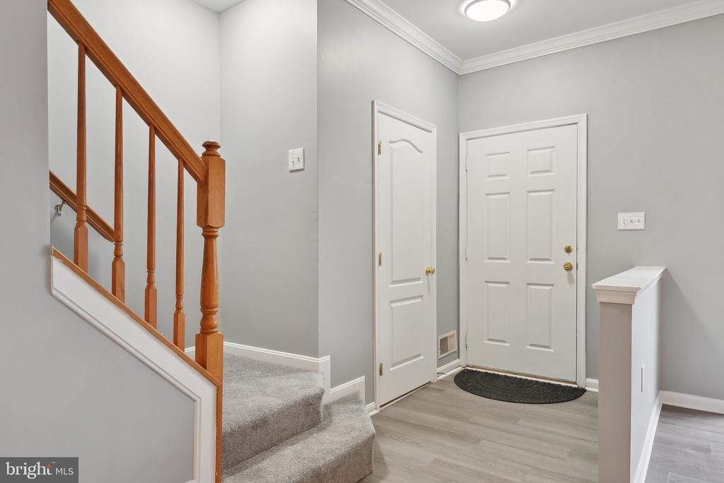 7006 RENWICK COURT