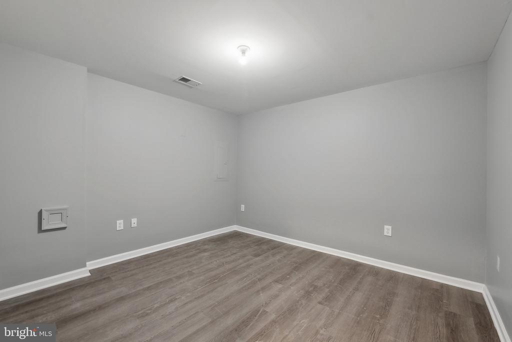 7006 RENWICK COURT