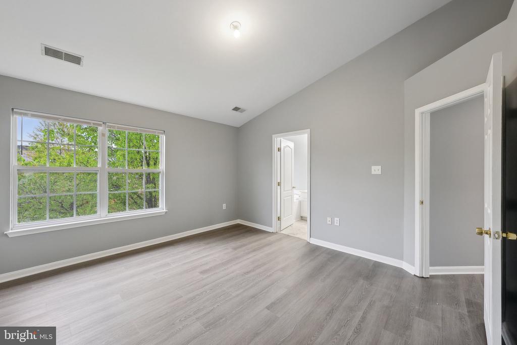 7006 RENWICK COURT