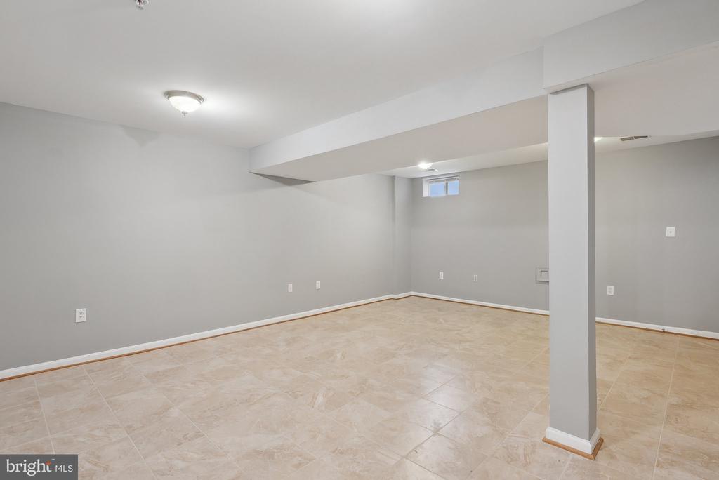 7006 RENWICK COURT