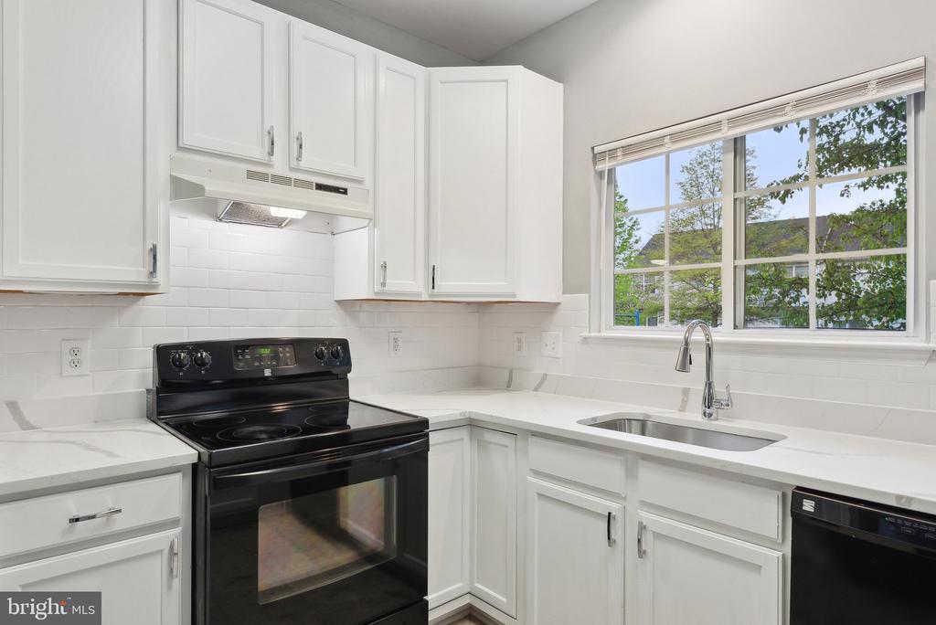 7006 RENWICK COURT