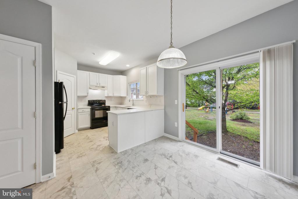 7006 RENWICK COURT