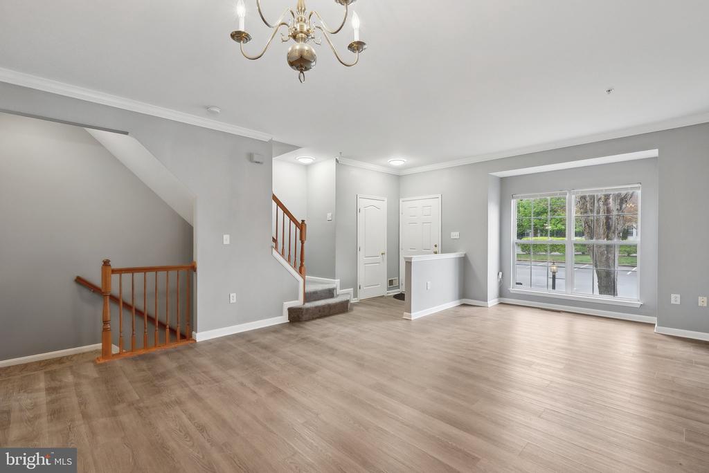 7006 RENWICK COURT