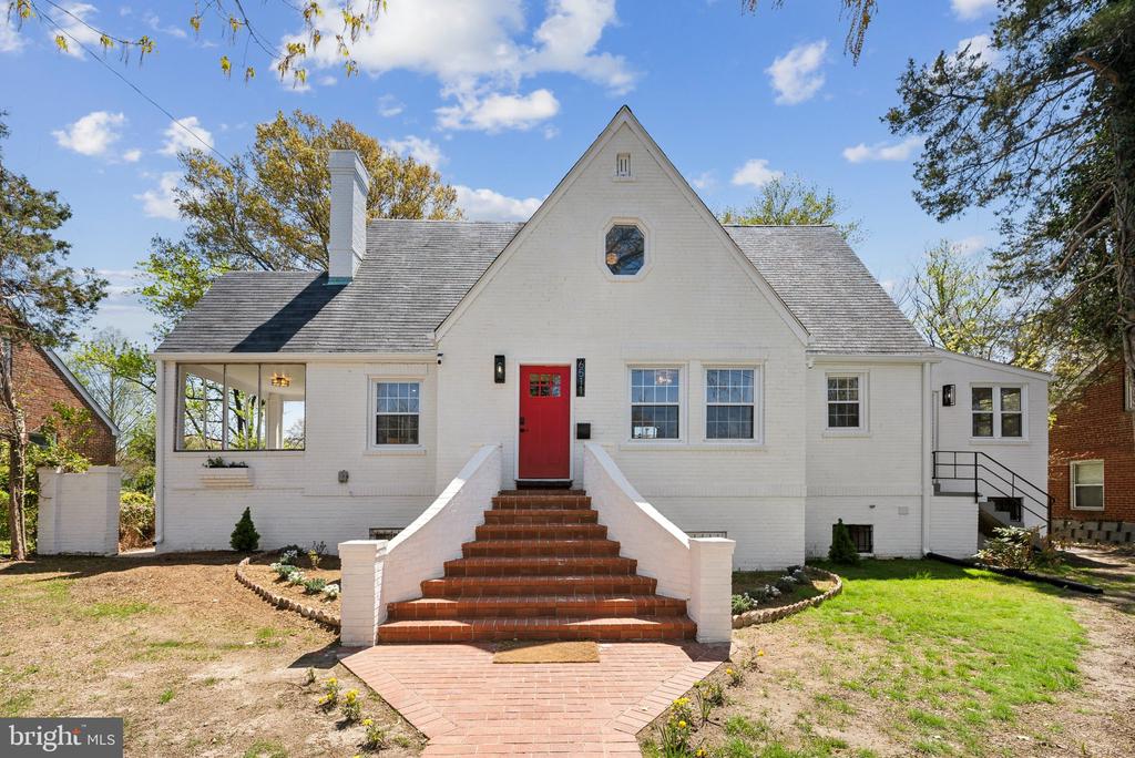 6511 FOSTER STREET