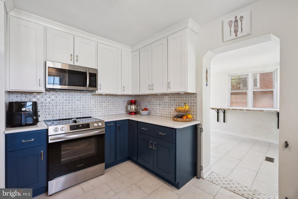 6511 FOSTER STREET