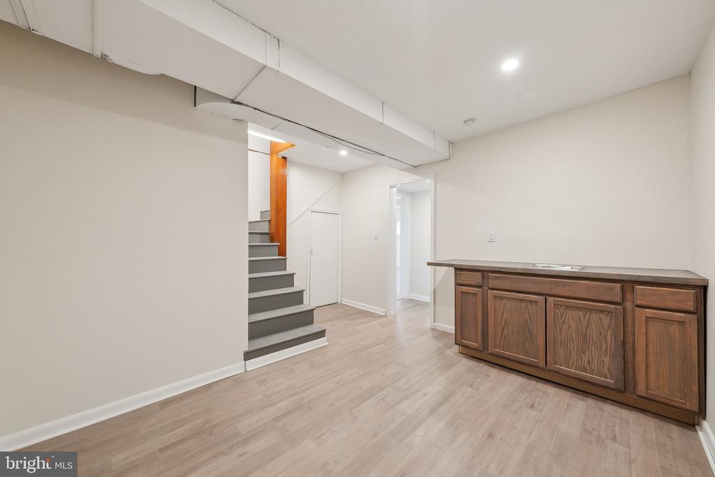 6511 FOSTER STREET