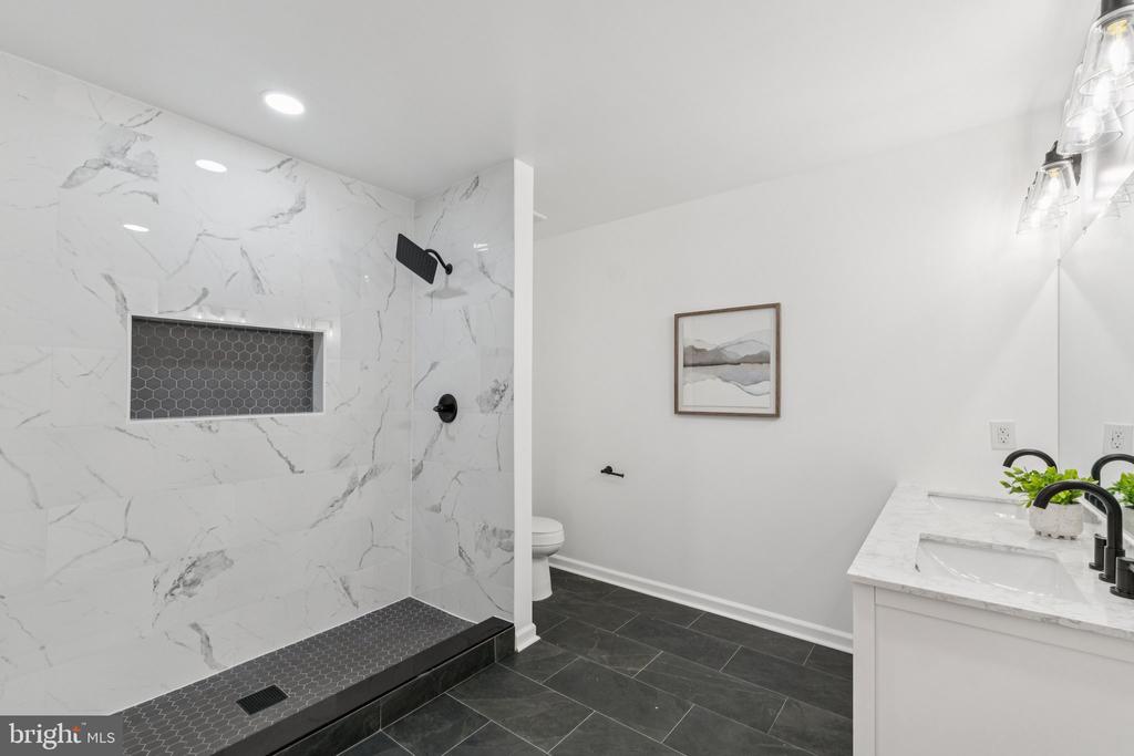 901 OLD WALNUT STREET