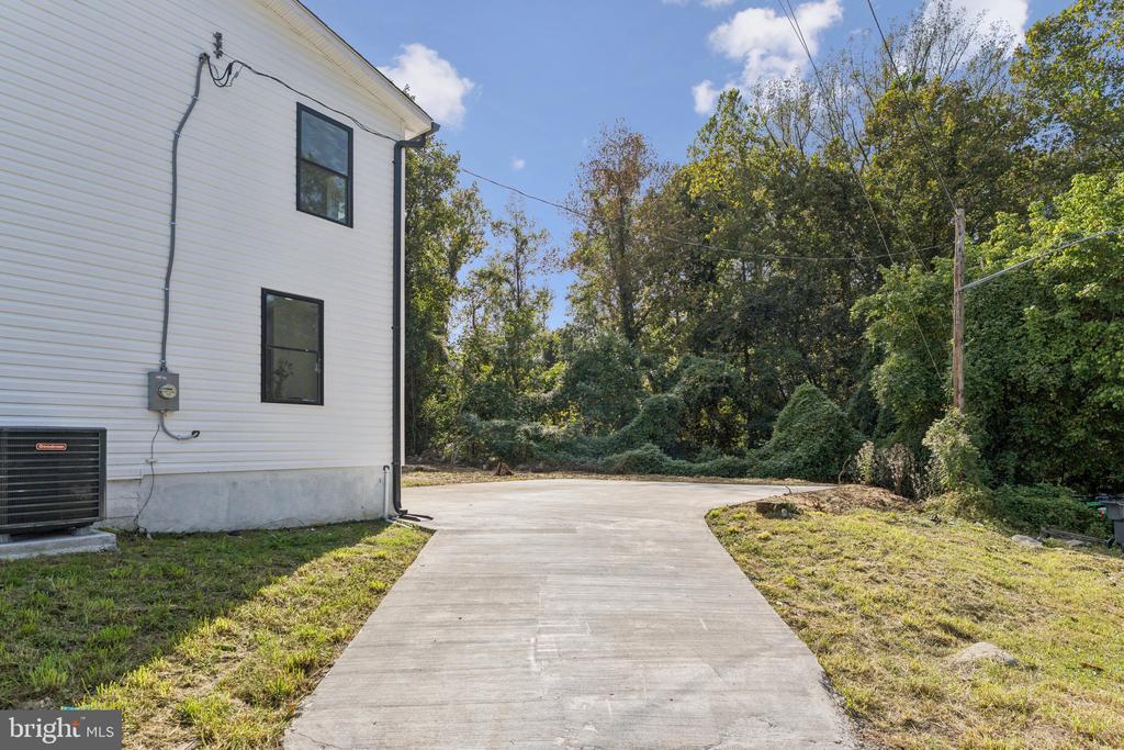 901 OLD WALNUT STREET