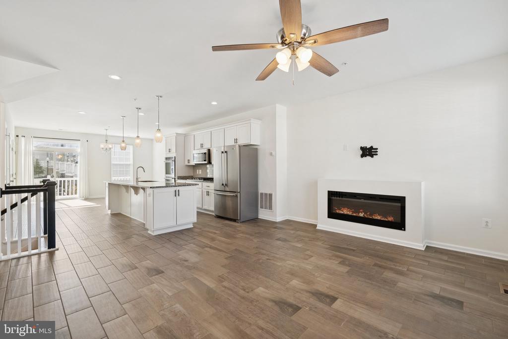 10605 MERIDIAN HILL WAY