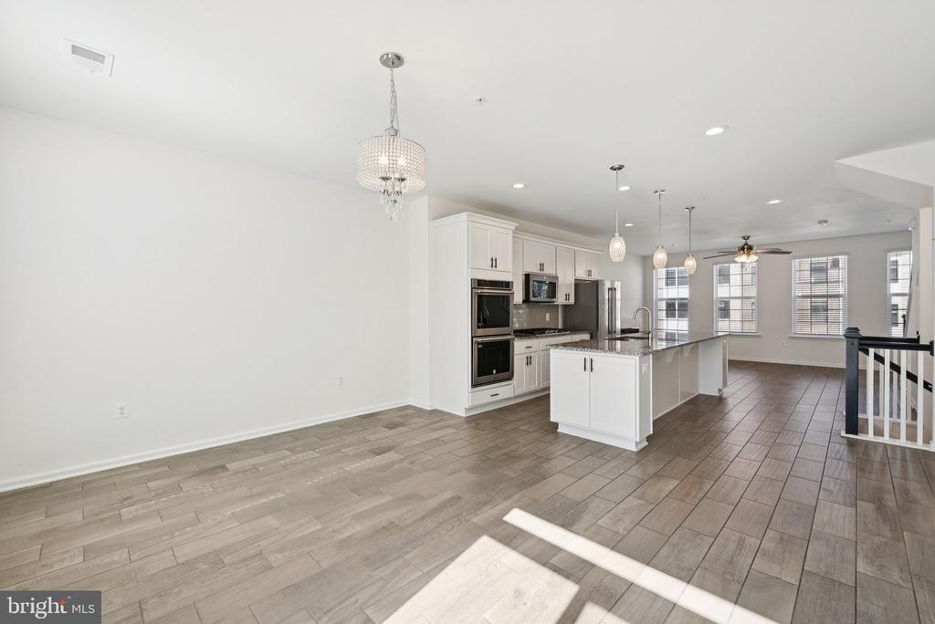 10605 MERIDIAN HILL WAY