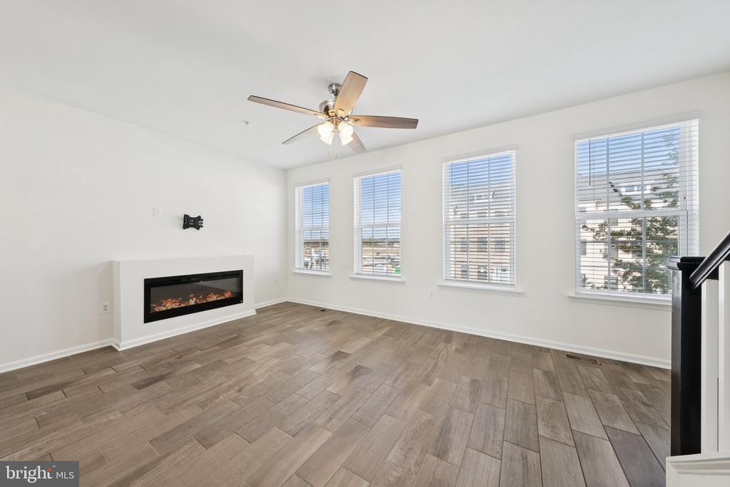 10605 MERIDIAN HILL WAY