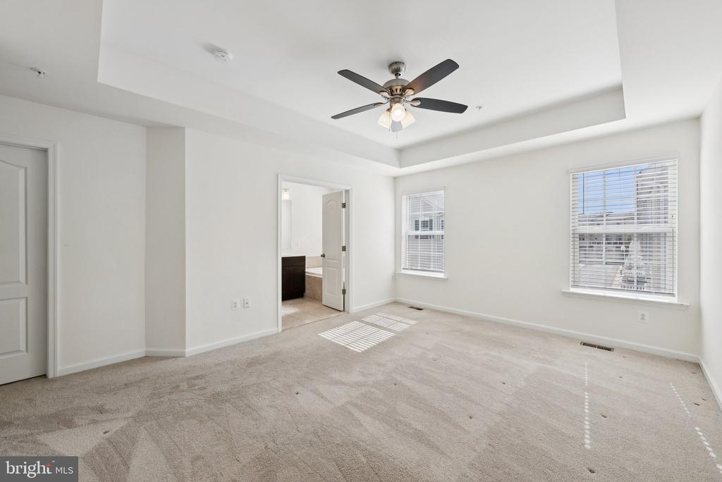 10605 MERIDIAN HILL WAY