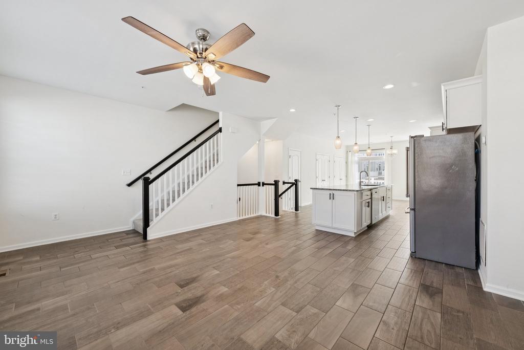 10605 MERIDIAN HILL WAY