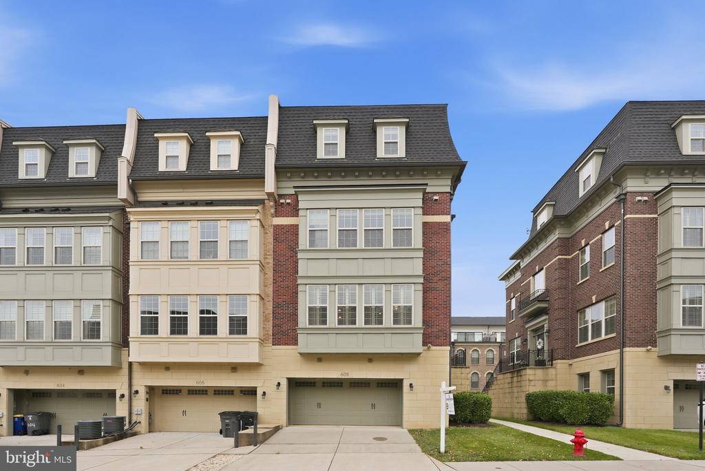 608 FAIR WINDS WAY 262A