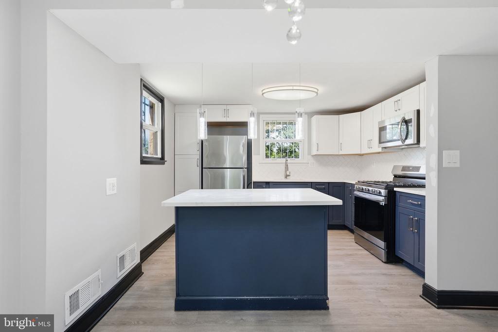4206 CANYONVIEW DRIVE
