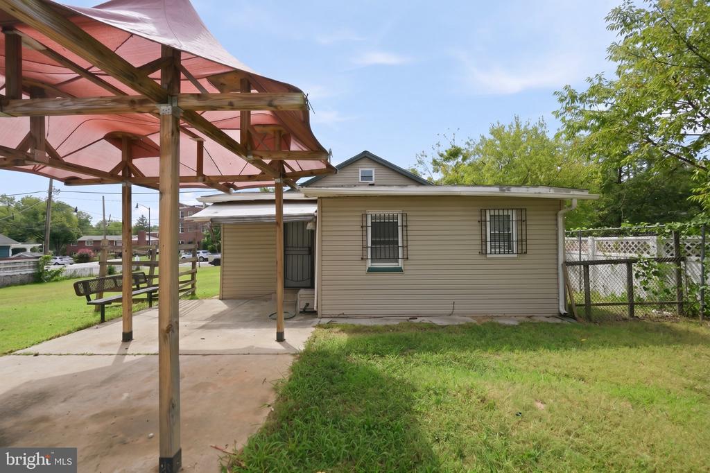 809 EASTERN AVENUE