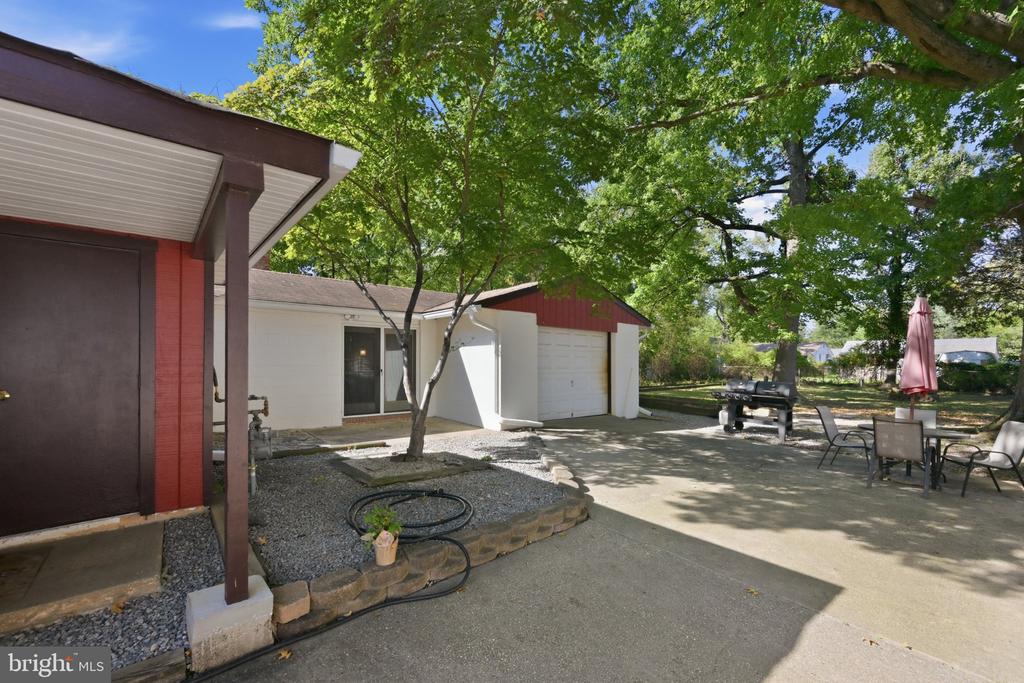 5208 HURON STREET