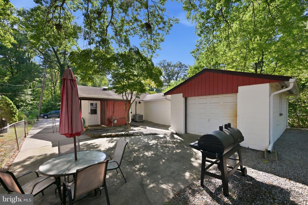 5208 HURON STREET