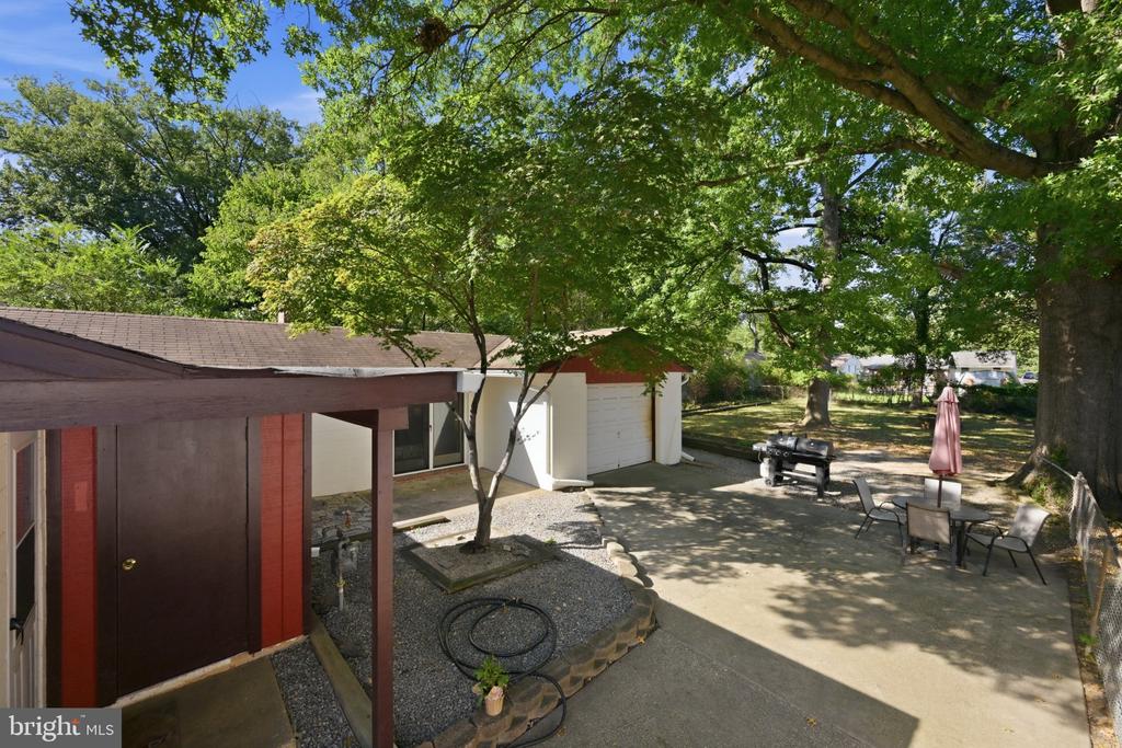 5208 HURON STREET