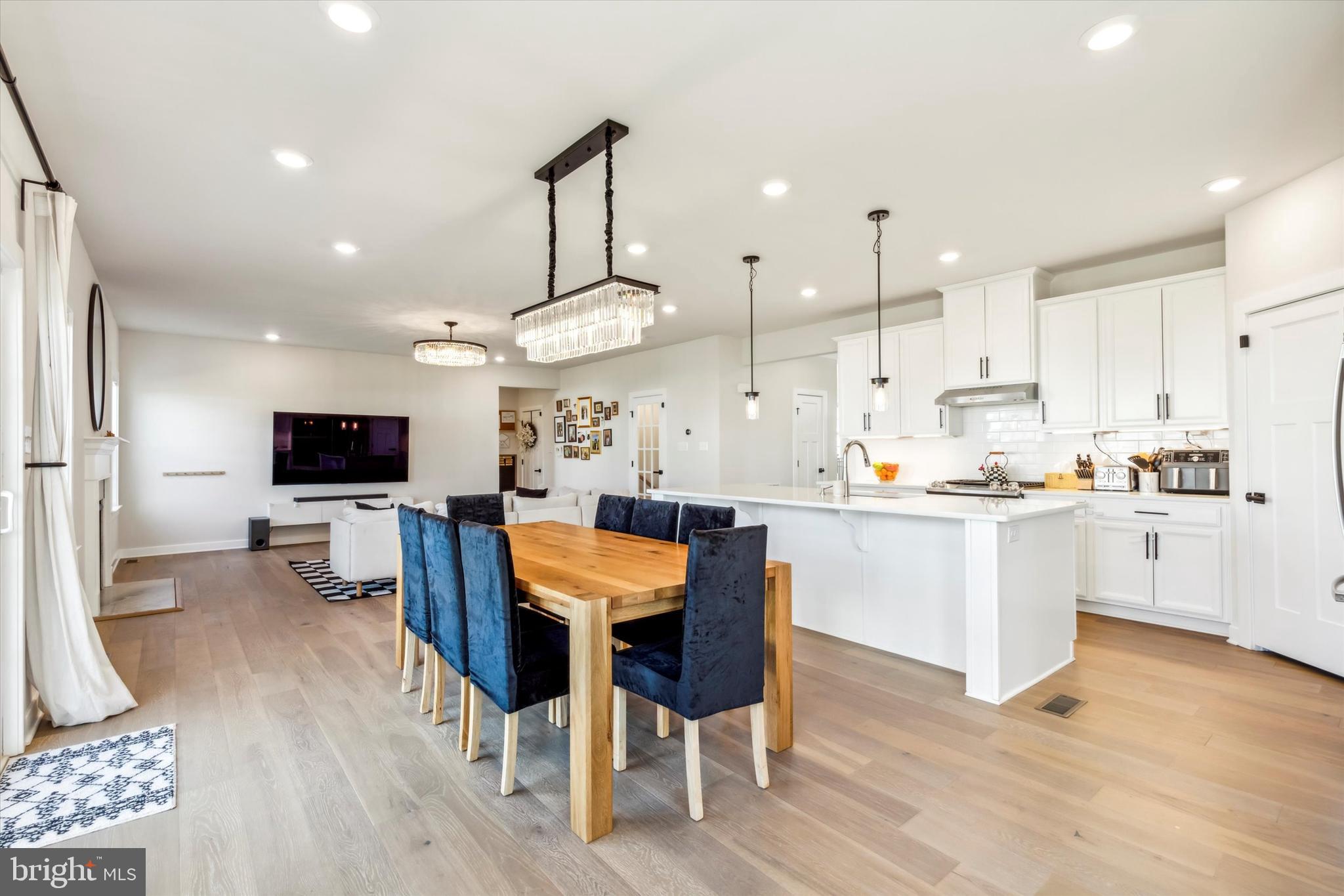 3306 CORA LANE