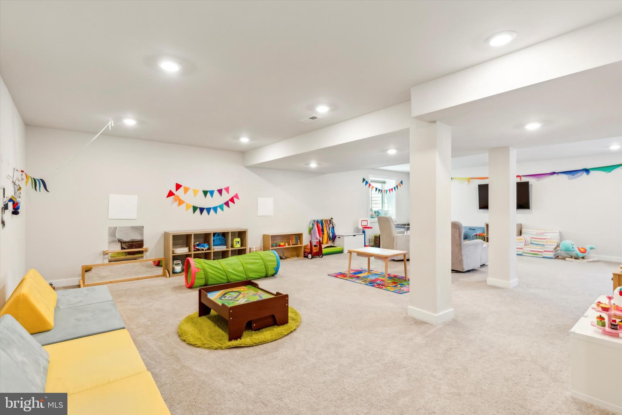 3306 CORA LANE