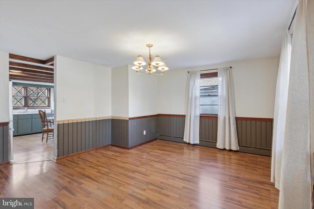 1811 OLD SUMNEYTOWN PIKE