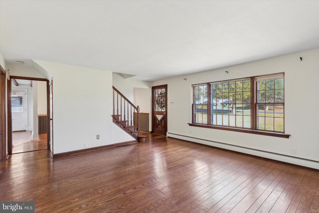 1811 OLD SUMNEYTOWN PIKE