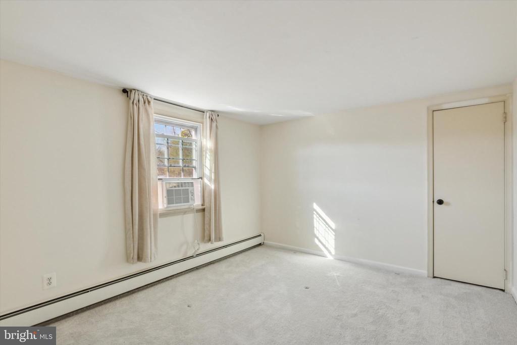 1811 OLD SUMNEYTOWN PIKE