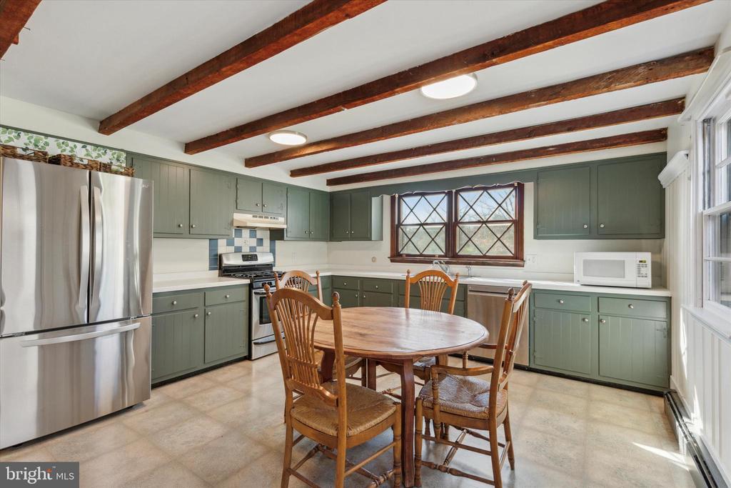1811 OLD SUMNEYTOWN PIKE