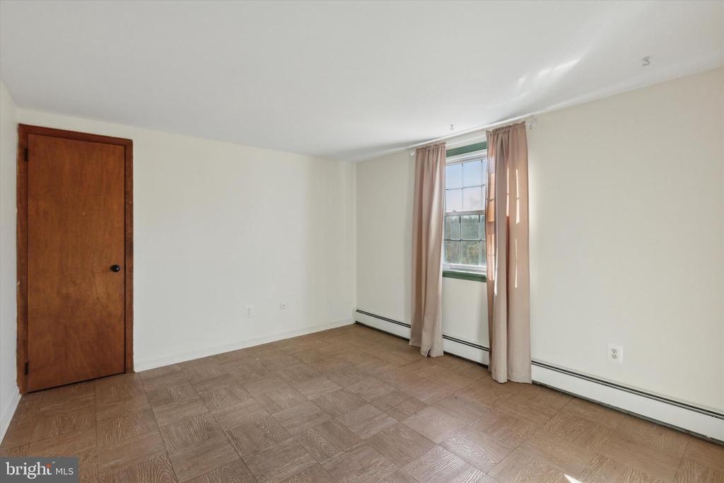 1811 OLD SUMNEYTOWN PIKE