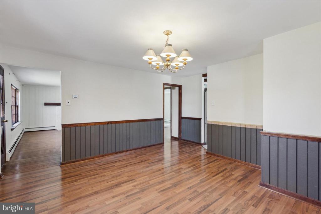1811 OLD SUMNEYTOWN PIKE