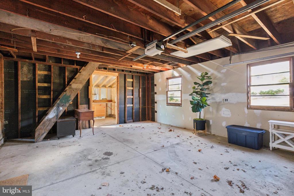 1811 OLD SUMNEYTOWN PIKE