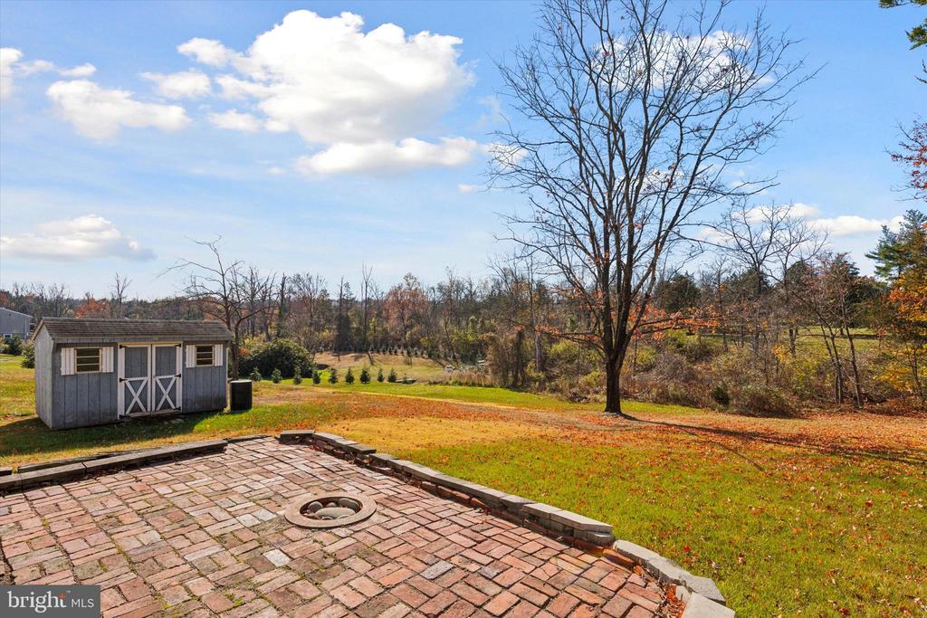 1811 OLD SUMNEYTOWN PIKE