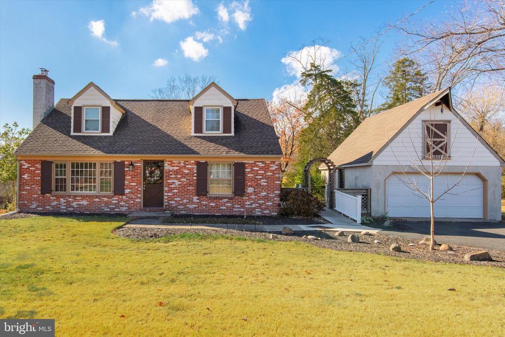 1811 OLD SUMNEYTOWN PIKE