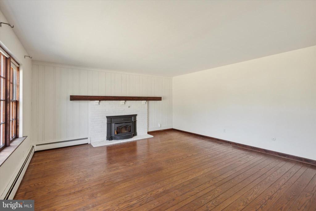 1811 OLD SUMNEYTOWN PIKE