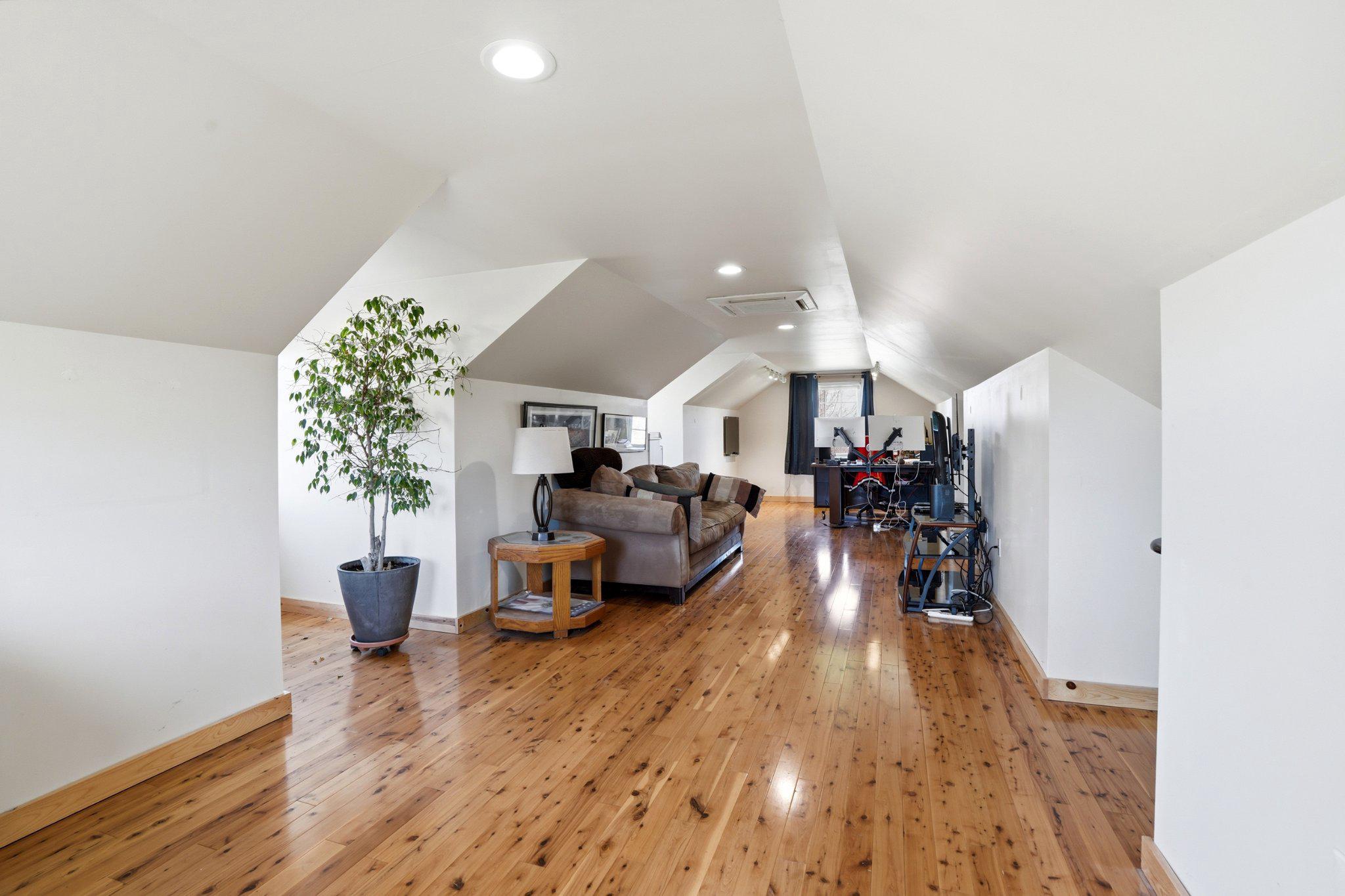 10 POMPA LANE