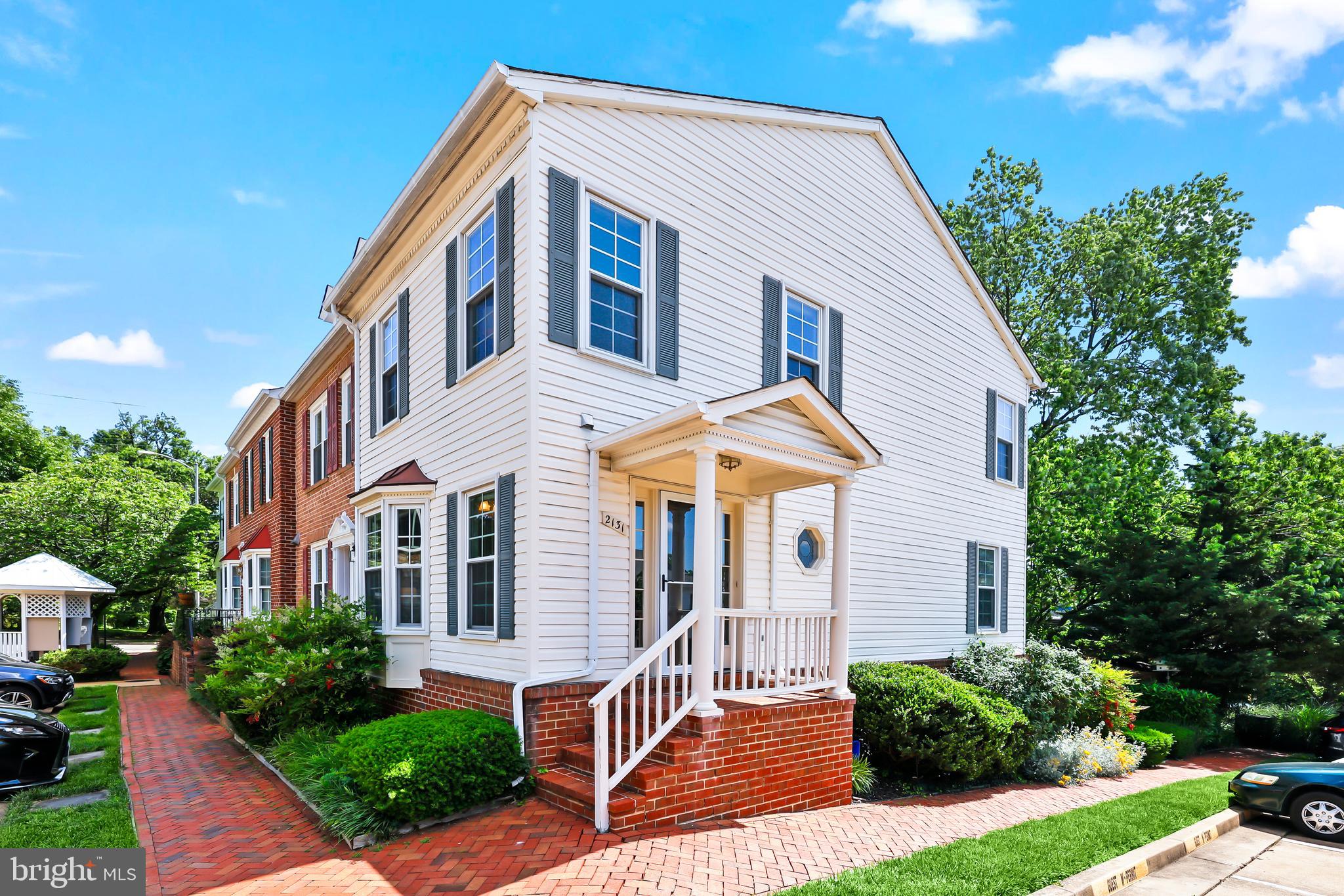 2131 N TAZEWELL COURT