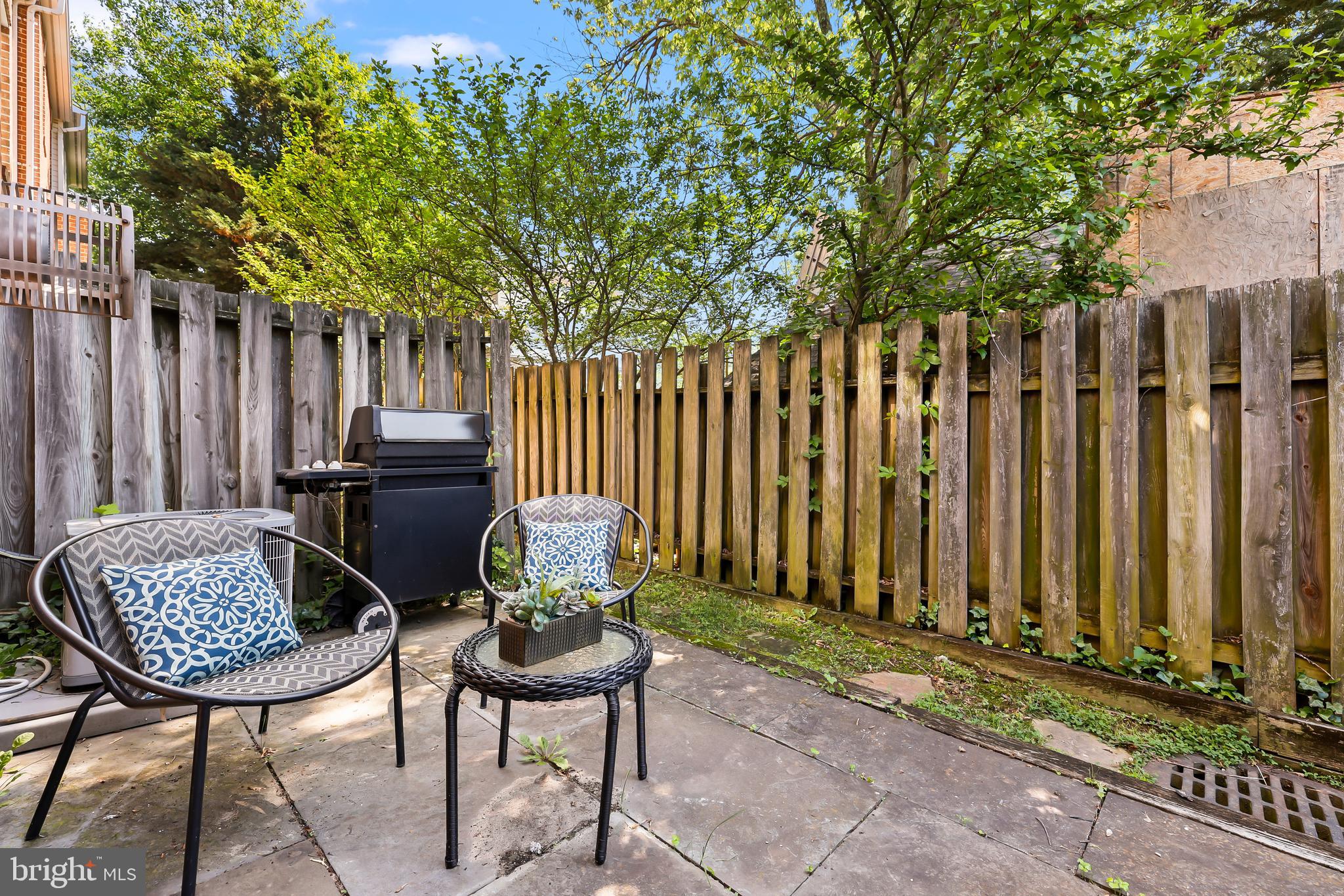 2131 N TAZEWELL COURT