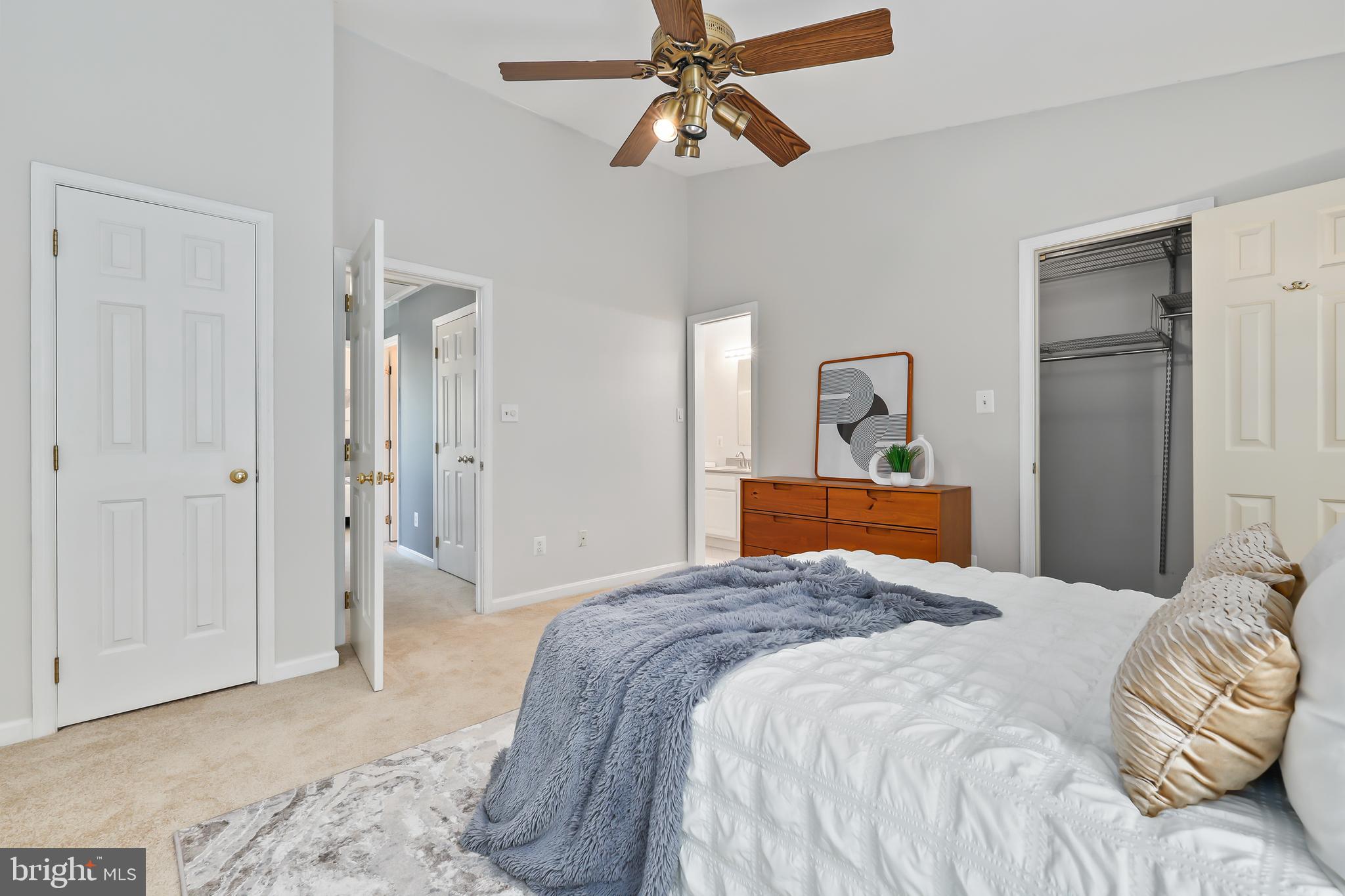 2131 N TAZEWELL COURT