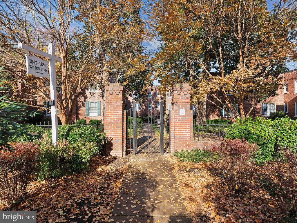 1847 WILSON BOULEVARD 5-360