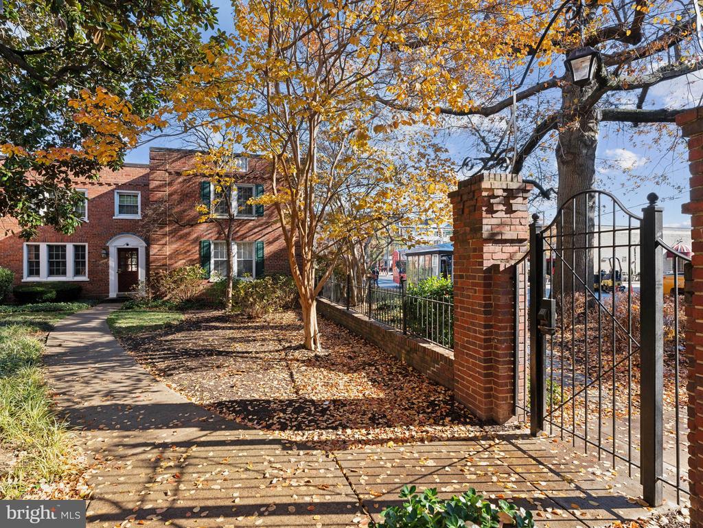 1847 WILSON BOULEVARD 5-360