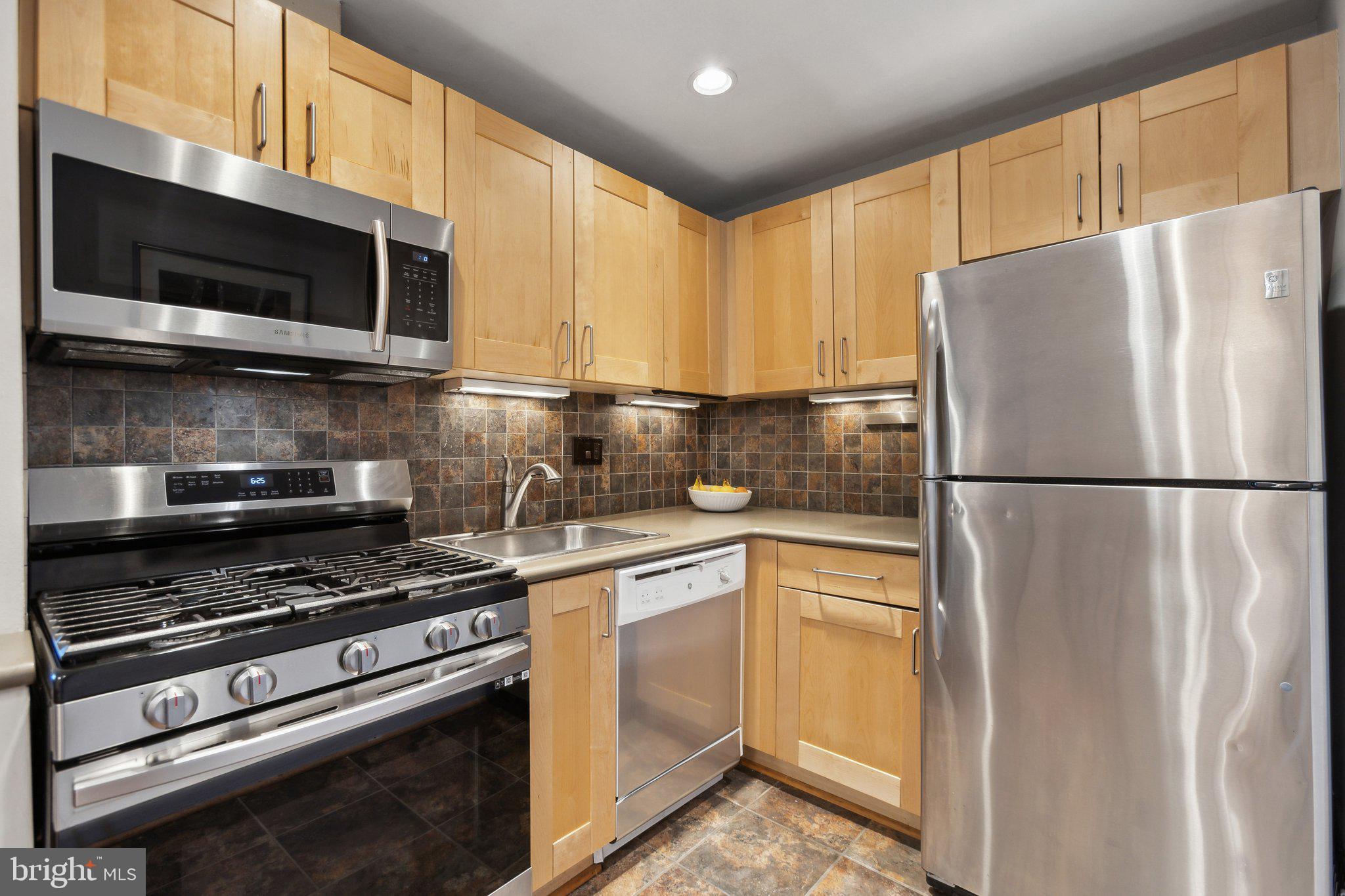 2016 N ADAMS STREET 312