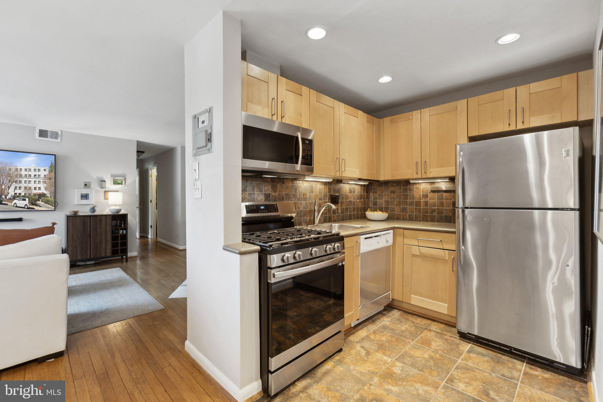 2016 N ADAMS STREET 312