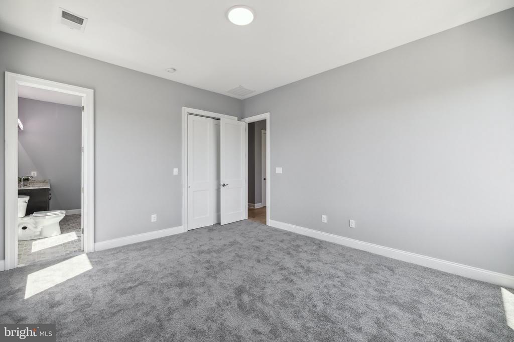 2811 21ST ROAD S