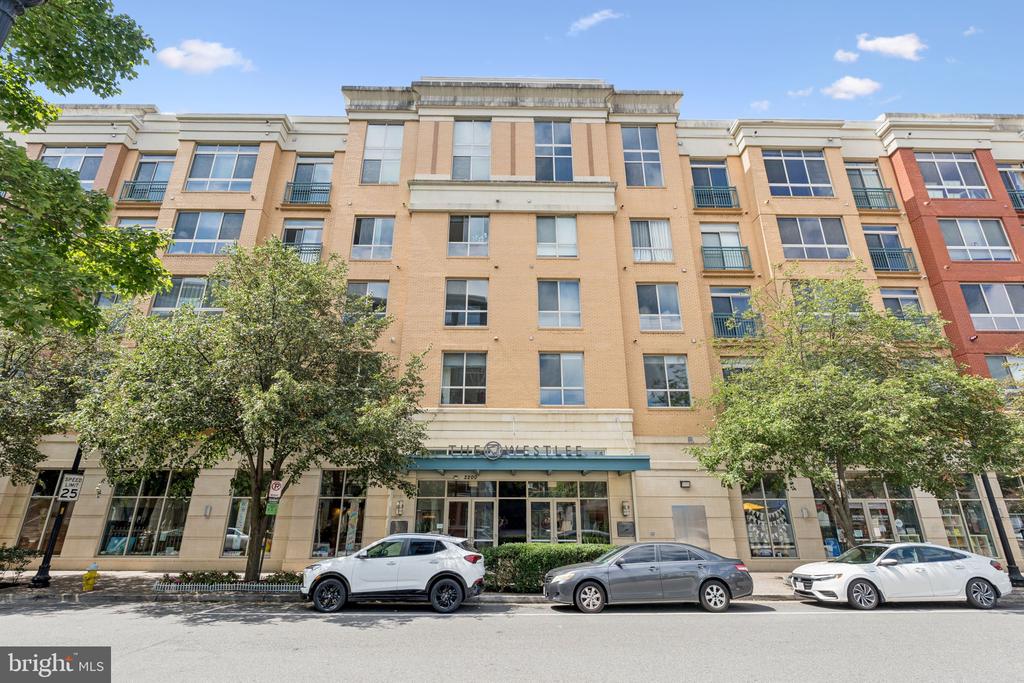 2200 N WESTMORELAND STREET 519